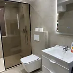 In 아파트 *